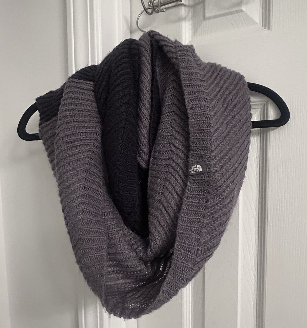 The North Face Gray Knit Infinity Scarf Chevron Textured 31x14